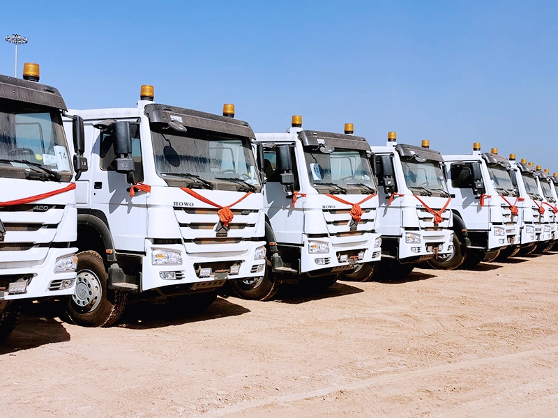 Les tracteurs routiers avec semi-remorque benne HOWO seront bientôt livrés aux clients. En tant que le principal modèle sur le marché du transport de la bauxite, ce modèle a été privilégié par les clients pour ses excellentes performances sur le ...