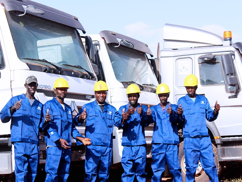 Service team of CRSG SENEGAL L'AUTOMOBILE SUARL