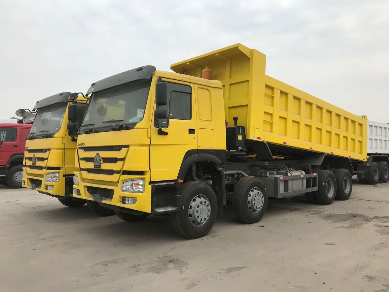 HOWO 7 8X4 dump truck